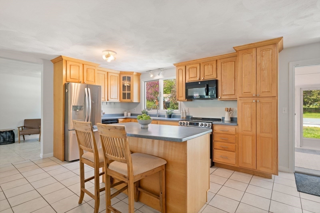 3 bed, 2 bath apartment for rent at 112 Argilla Rd, Andover — photo 4 of 30