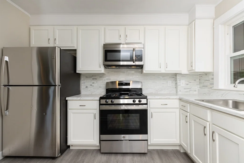 3 bed, 1 bath apartment for rent at 112 Austin St Unit 112, Hyde Park — photo 1 of 12