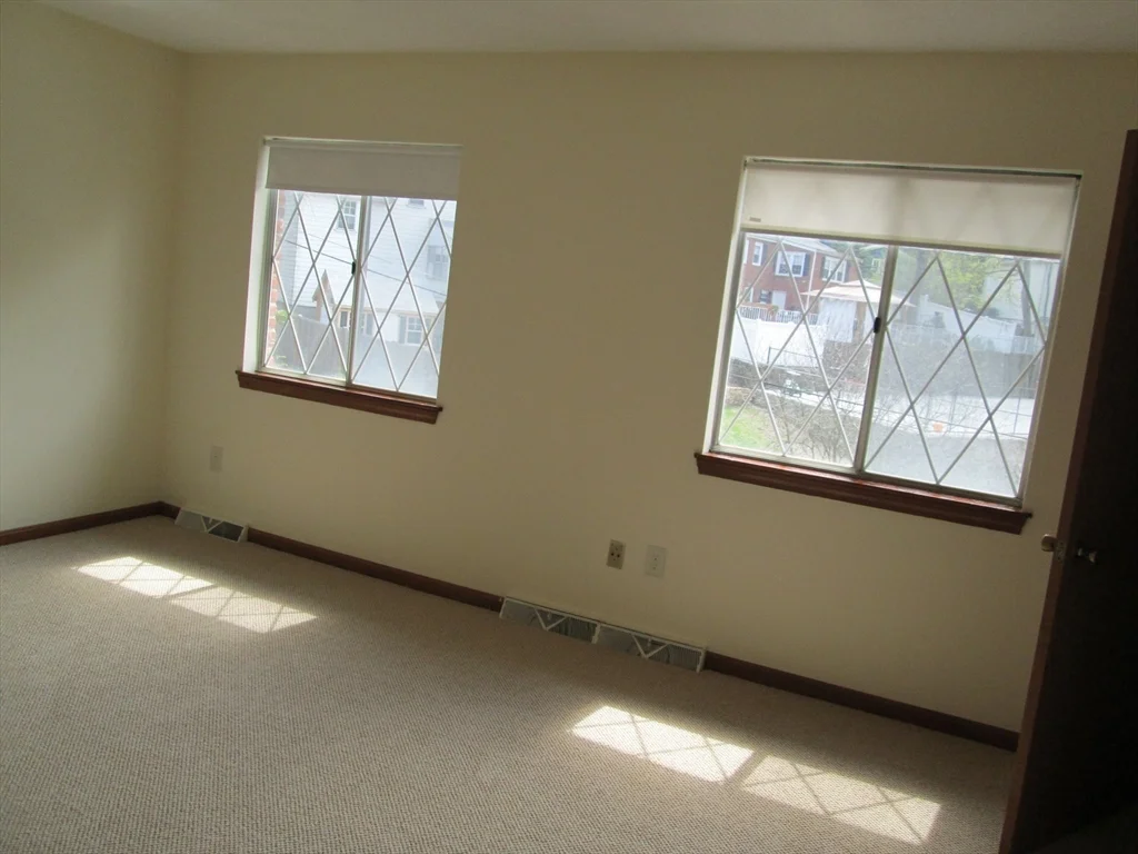 3 bed, 1 bath apartment for rent at 112 Clark St Unit 112, Belmont — photo 5 of 8