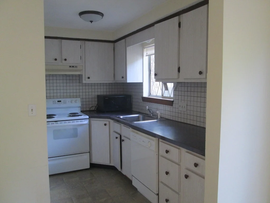3 bed, 1 bath apartment for rent at 112 Clark St Unit 112, Belmont — photo 1 of 8