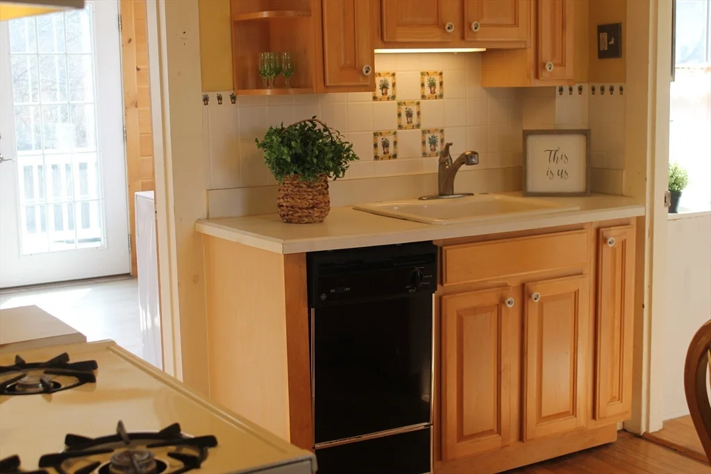 2 bed, 1 bath apartment for rent at 112 Cottage St Unit 1st floor, Franklin — photo 5 of 32