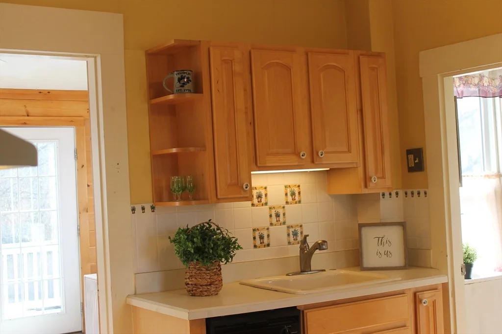 2 bed, 1 bath apartment for rent at 112 Cottage St Unit 1st floor, Franklin — photo 8 of 32