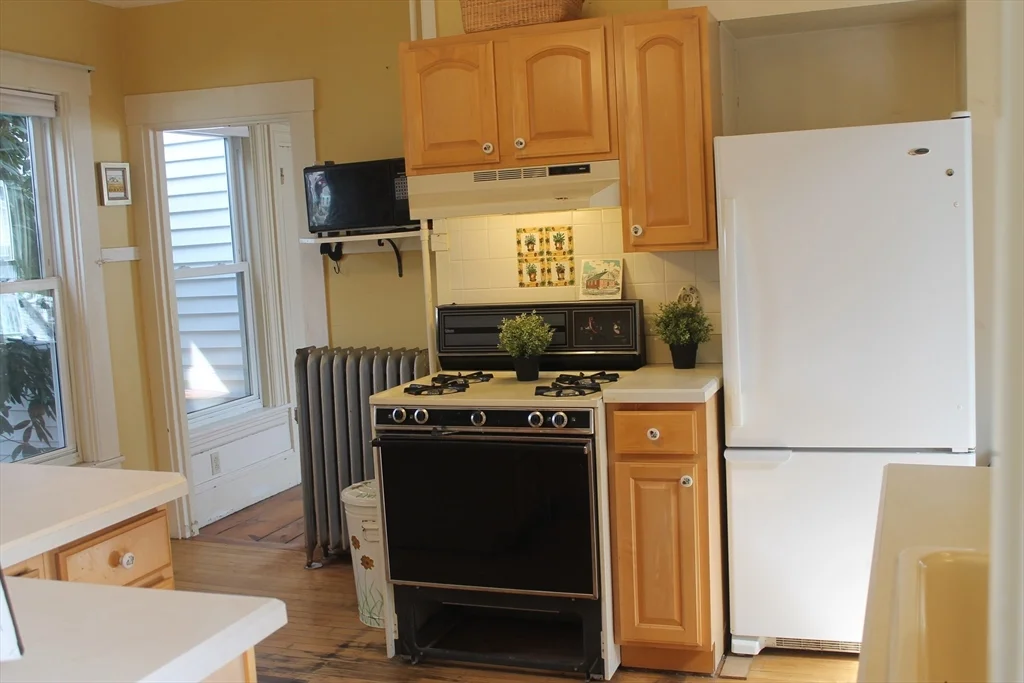2 bed, 1 bath apartment for rent at 112 Cottage St Unit 1st floor, Franklin — photo 3 of 32