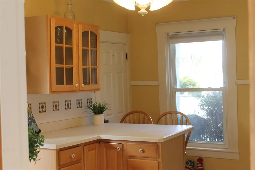 2 bed, 1 bath apartment for rent at 112 Cottage St Unit 1st floor, Franklin — photo 2 of 32