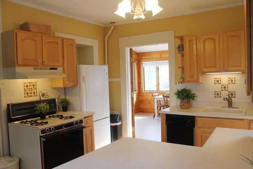 2 bed, 1 bath apartment for rent at 112 Cottage St Unit 1st floor, Franklin — photo 6 of 32
