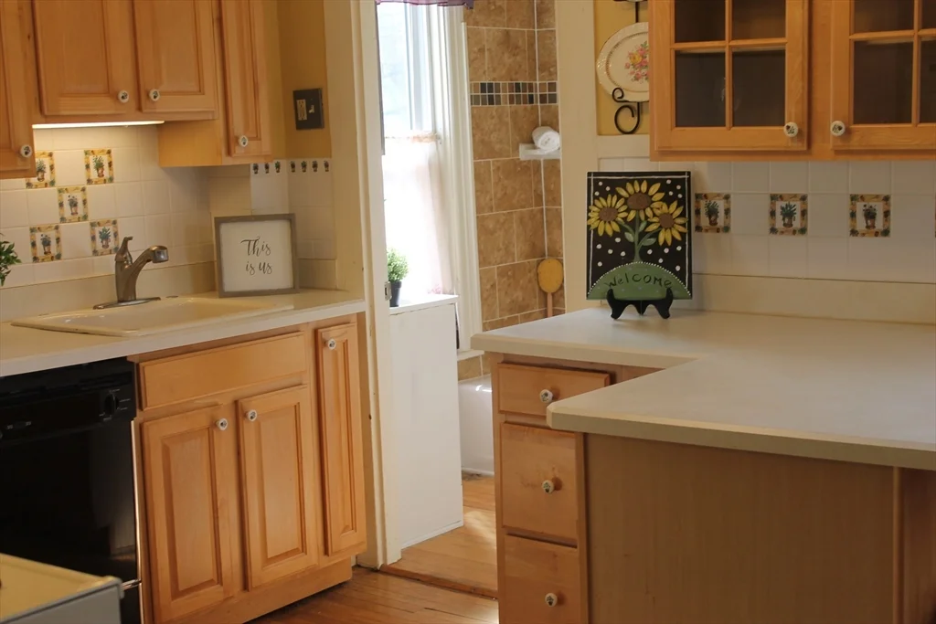 2 bed, 1 bath apartment for rent at 112 Cottage St Unit 1st floor, Franklin — photo 9 of 32