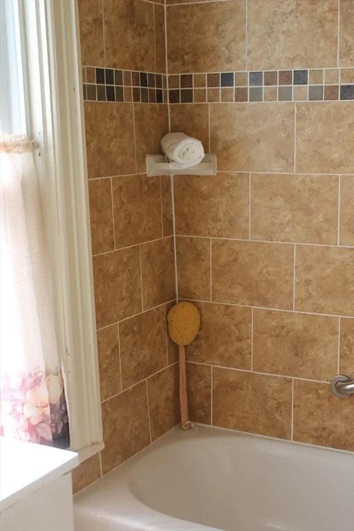 2 bed, 1 bath apartment for rent at 112 Cottage St Unit 1st floor, Franklin — photo 12 of 32