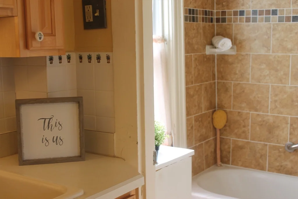2 bed, 1 bath apartment for rent at 112 Cottage St Unit 1st floor, Franklin — photo 10 of 32