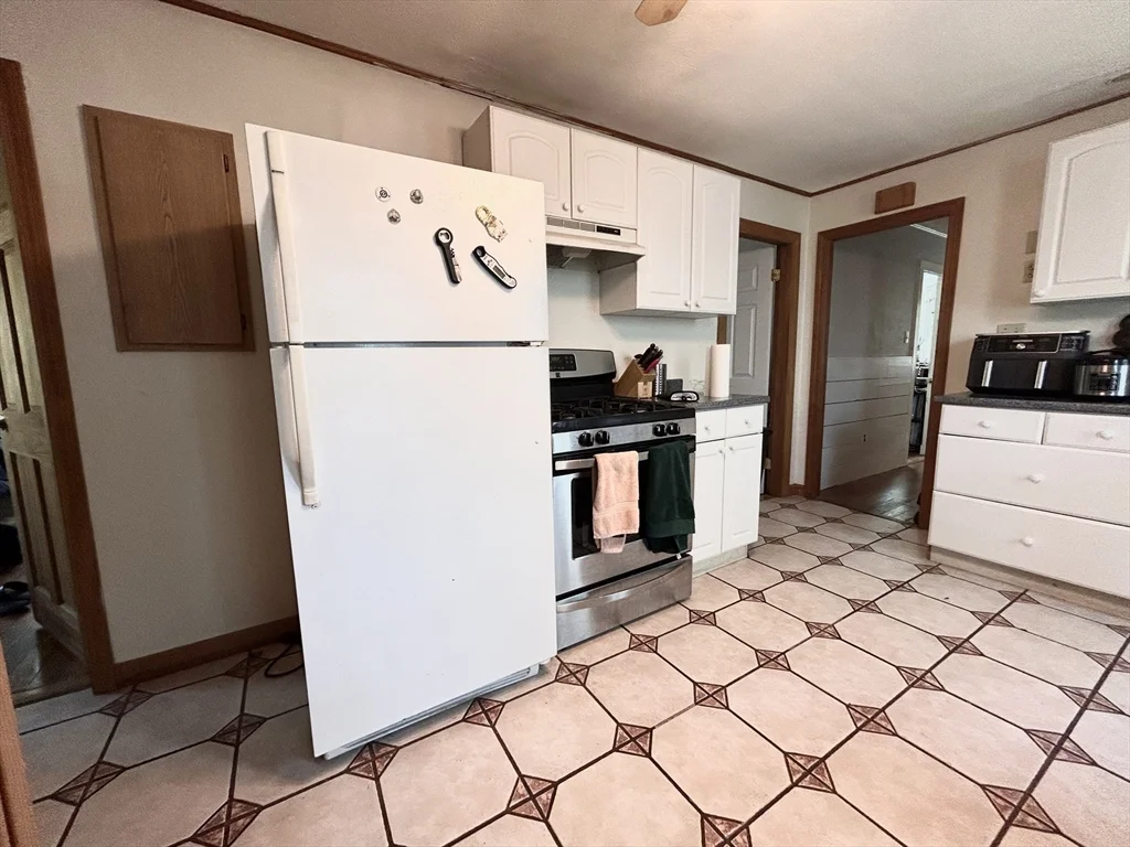 2 bed, 1 bath apartment for rent at 112 Dustin St, Boston — photo 8 of 11