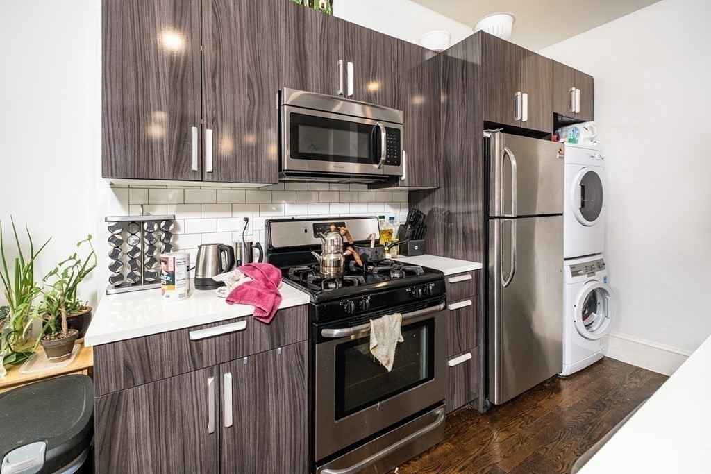 3 bed, 2 bath apartment for rent at 112 Glen St Unit 118, East Somerville