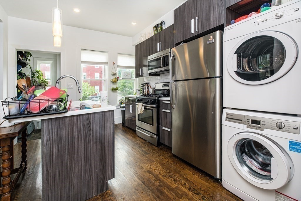 3 bed, 2 bath apartment for rent at 112 Glen St Unit 118, East Somerville — photo 3 of 13