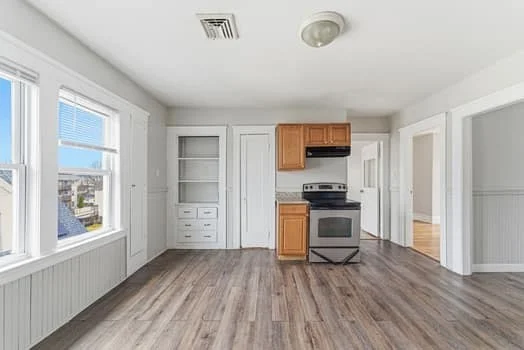 4 bed, 1 bath apartment for rent at 112 Harrison Unit 2, Worcester — photo 2 of 12