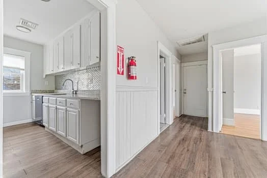 4 bed, 1 bath apartment for rent at 112 Harrison Unit 2, Worcester — photo 4 of 12
