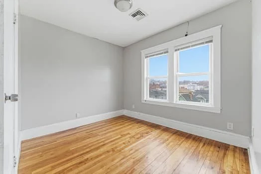 4 bed, 1 bath apartment for rent at 112 Harrison Unit 2, Worcester — photo 9 of 12