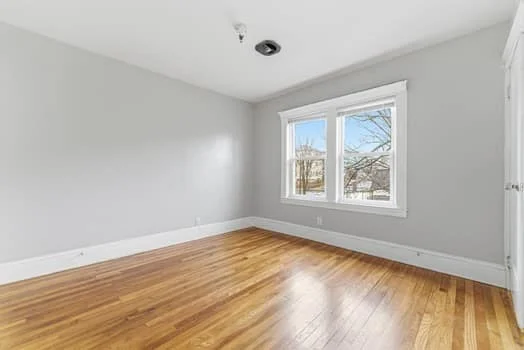 4 bed, 1 bath apartment for rent at 112 Harrison Unit 2, Worcester — photo 5 of 12