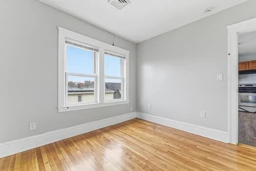 4 bed, 1 bath apartment for rent at 112 Harrison Unit 2, Worcester — photo 8 of 12