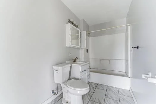 4 bed, 1 bath apartment for rent at 112 Harrison Unit 2, Worcester — photo 7 of 12