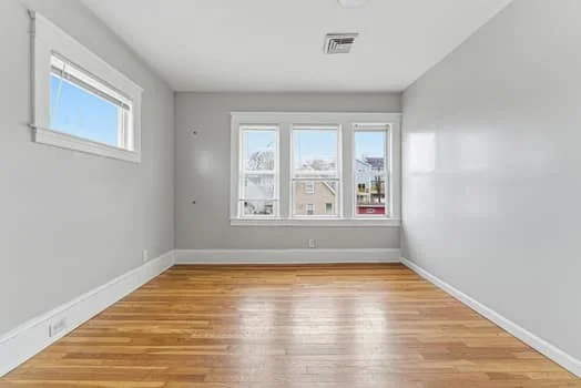 4 bed, 1 bath apartment for rent at 112 Harrison Unit 2, Worcester — photo 10 of 12