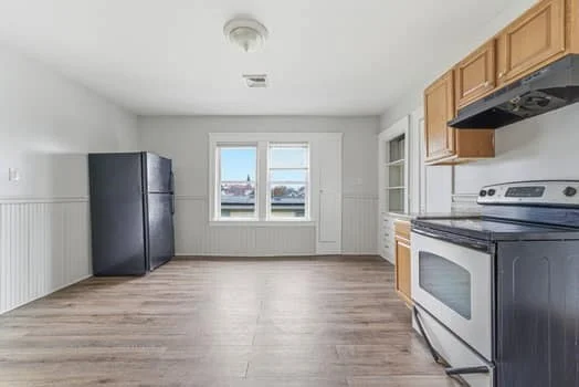 4 bed, 1 bath apartment for rent at 112 Harrison Unit 2, Worcester — photo 1 of 12