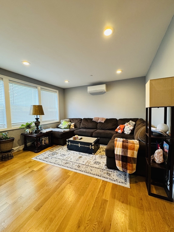 2 bed, 1 bath apartment for rent at 112 Harvard St Unit 112, Glendale — photo 2 of 16