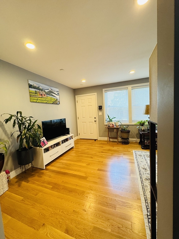 2 bed, 1 bath apartment for rent at 112 Harvard St Unit 112, Glendale — photo 1 of 16