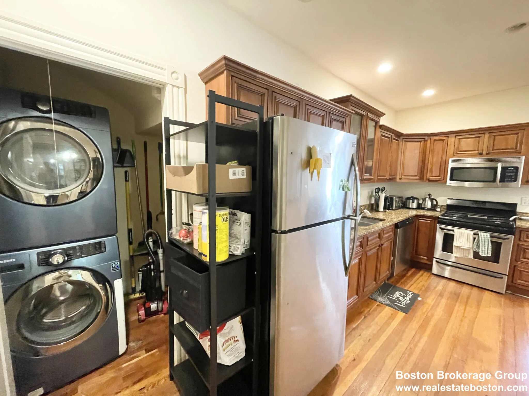 4 bed, 1 bath apartment for rent at 112 Hillside St Unit 1, Mission Hill — photo 2 of 10