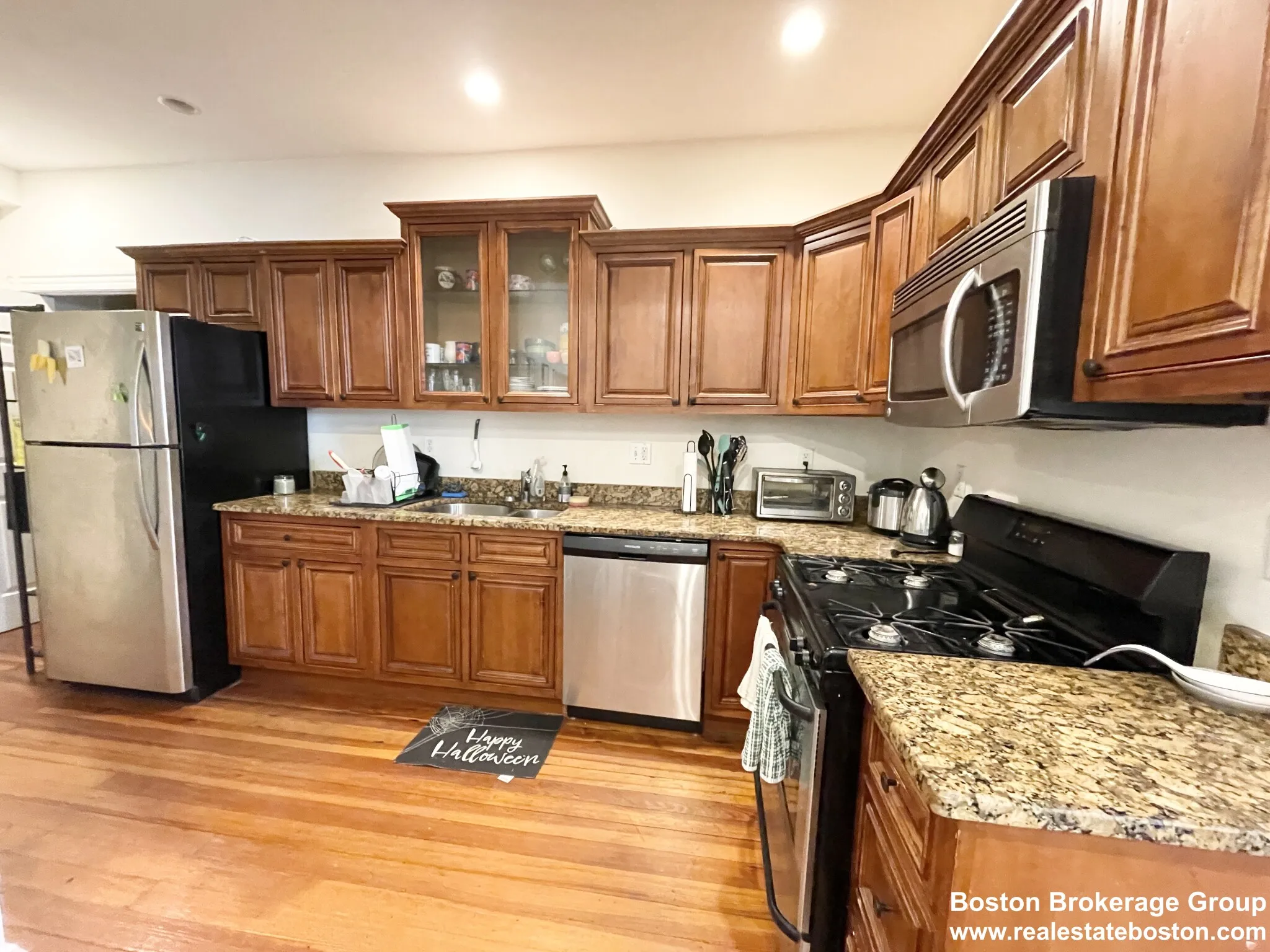 4 bed, 1 bath apartment for rent at 112 Hillside St Unit 1, Mission Hill