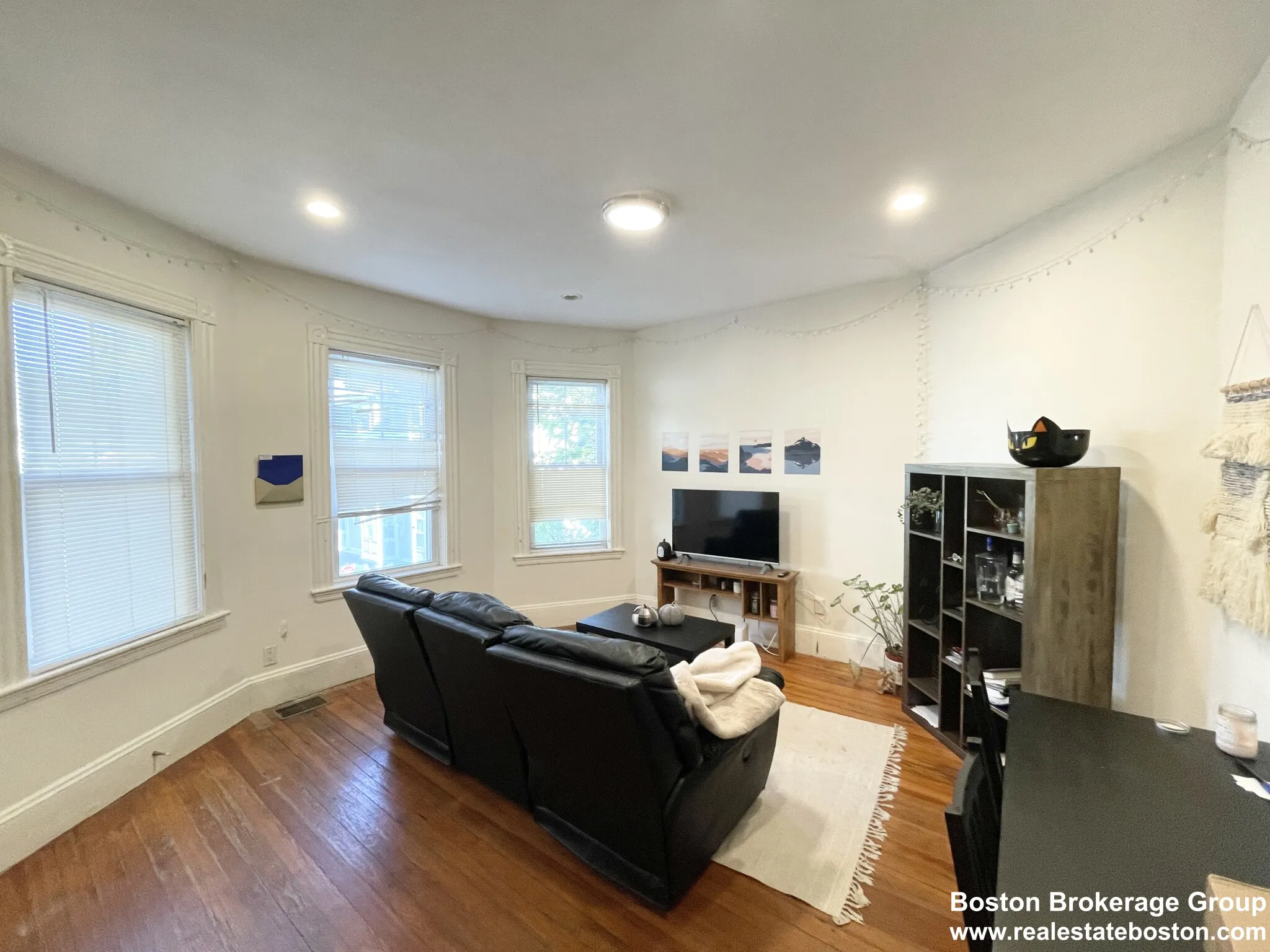 4 bed, 1 bath apartment for rent at 112 Hillside St Unit 1, Mission Hill — photo 5 of 10