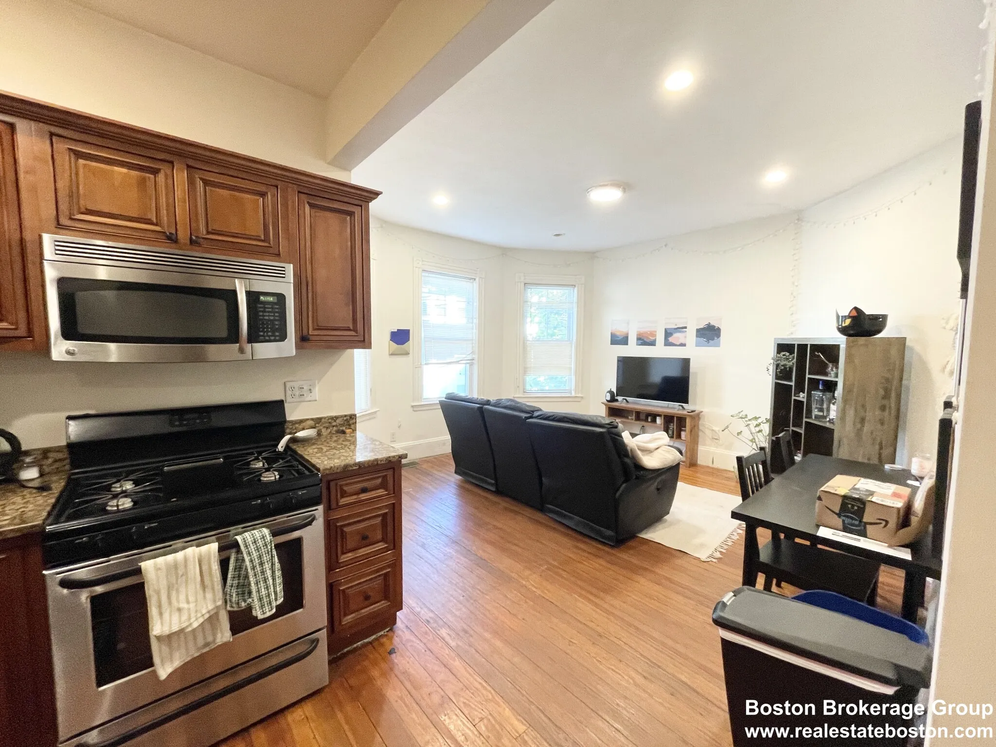 4 bed, 1 bath apartment for rent at 112 Hillside St Unit 1, Mission Hill — photo 3 of 10
