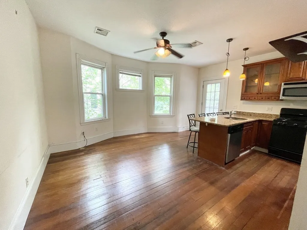 4 bed, 1 bath apartment for rent at 112 Hillside St Unit 2, Mission Hill — photo 4 of 13