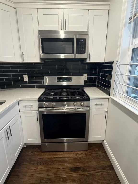 2 bed, 1 bath apartment for rent at 112 Hollingsworth St Unit 5, Lynn — photo 3 of 14