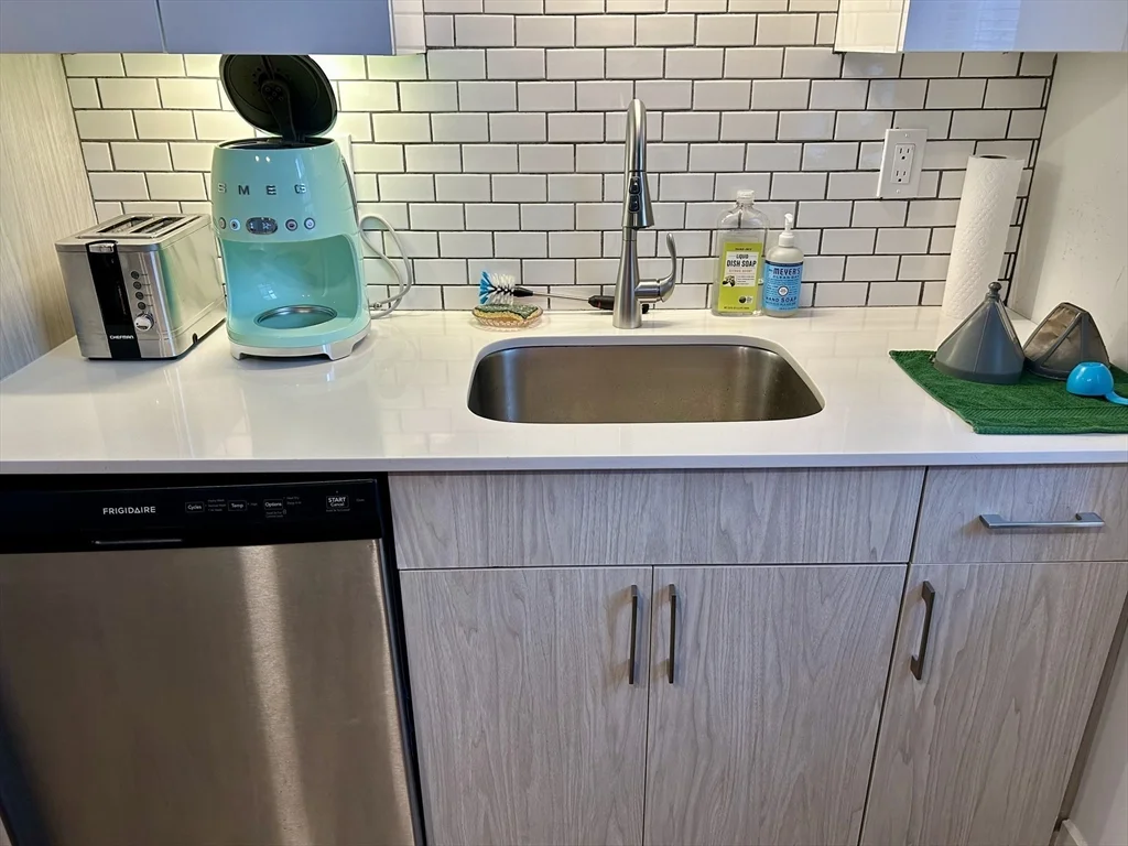 1 bed, 1 bath apartment for rent at 112 Jersey St Unit 8, Fenway — photo 6 of 23