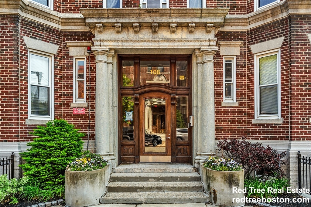 2 bed, 1 bath apartment for rent at 112 Jersey Unit 04, Fenway