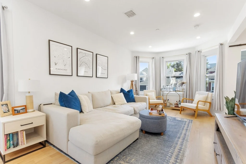2 bed, 2 bath apartment for rent at 112 King St Unit 3, Boston — photo 3 of 16