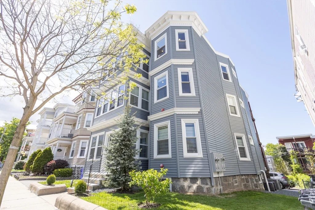 2 bed, 2 bath apartment for rent at 112 King St Unit 3, Boston — photo 16 of 16