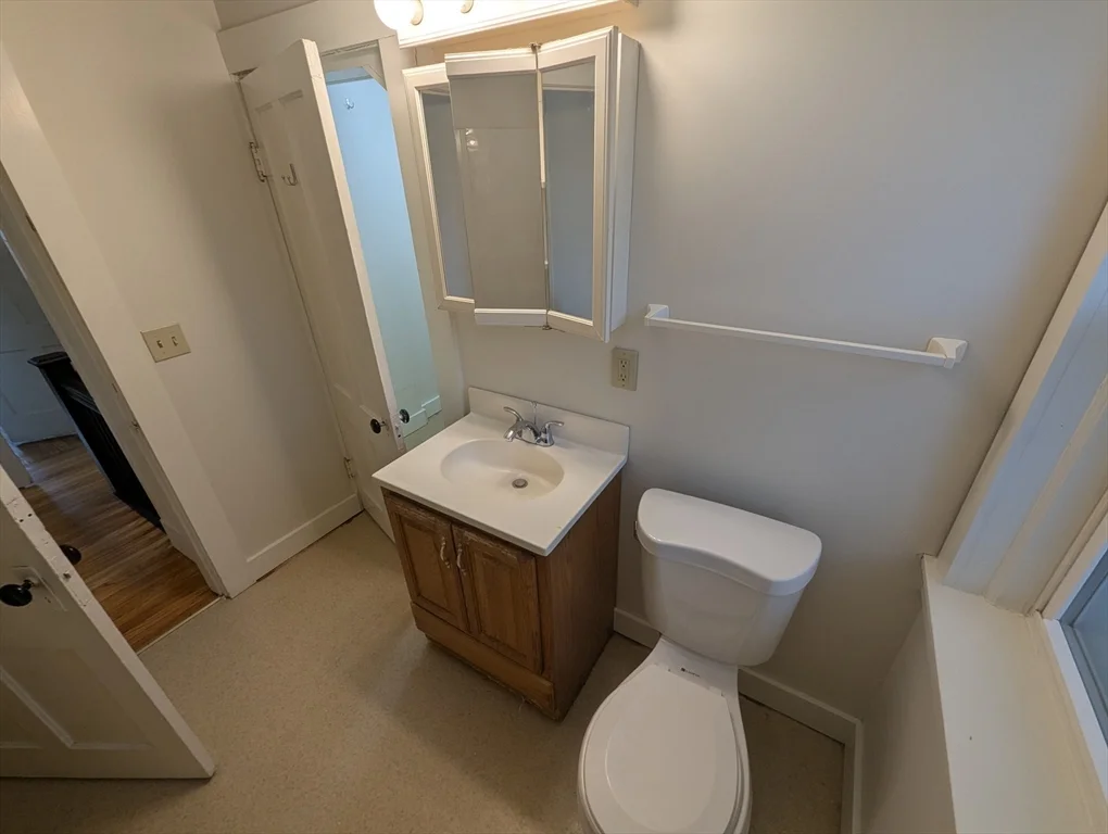 3 bed, 1 bath apartment for rent at 112 King St Unit A, Northampton — photo 22 of 28