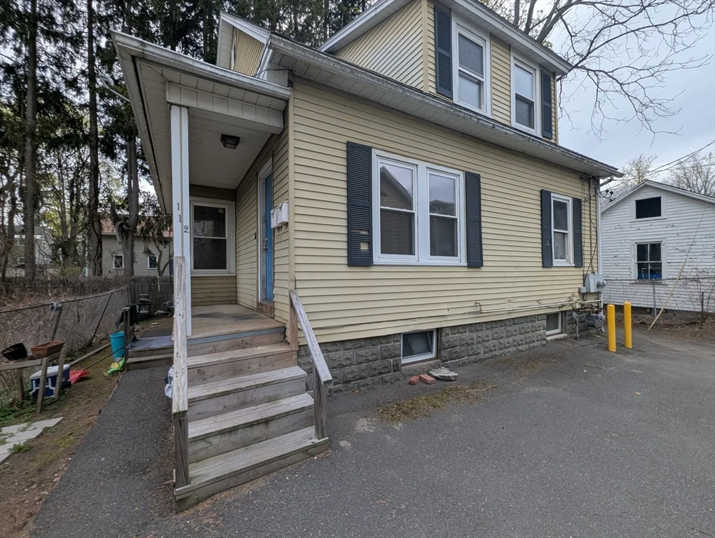 3 bed, 1 bath apartment for rent at 112 King St Unit A, Northampton — photo 1 of 28