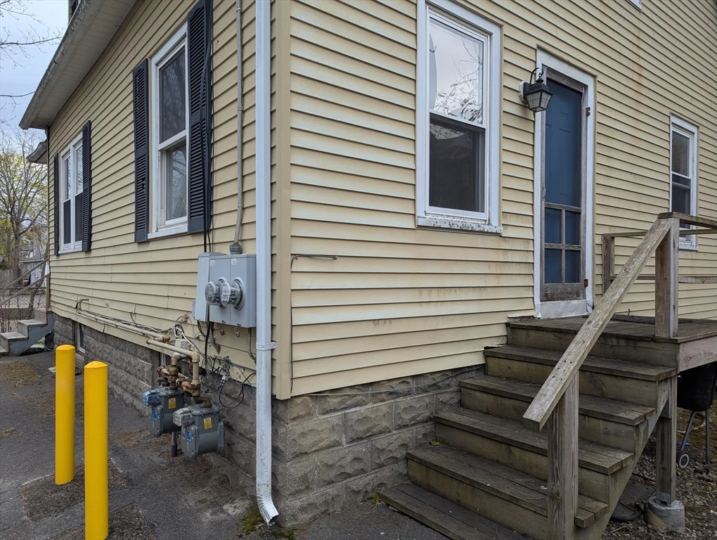 3 bed, 1 bath apartment for rent at 112 King St Unit A, Northampton — photo 2 of 28