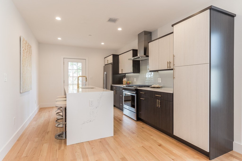 2 bed, 2 bath apartment for rent at 112 King Unit 1, Dorchester — photo 2 of 29