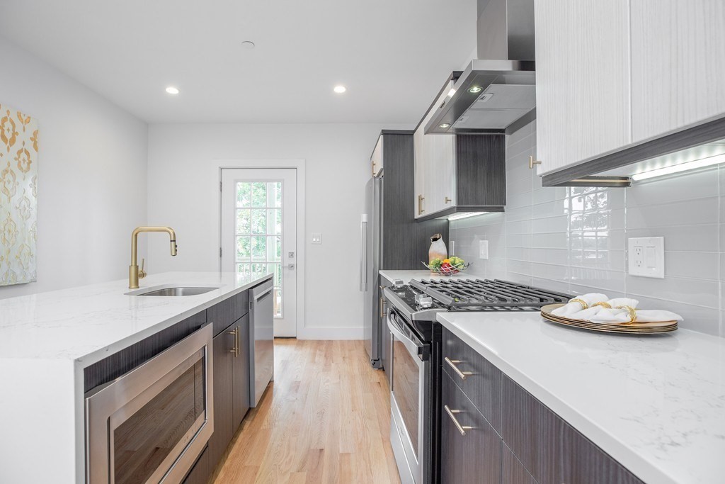 2 bed, 2 bath apartment for rent at 112 King Unit 1, Dorchester — photo 4 of 29