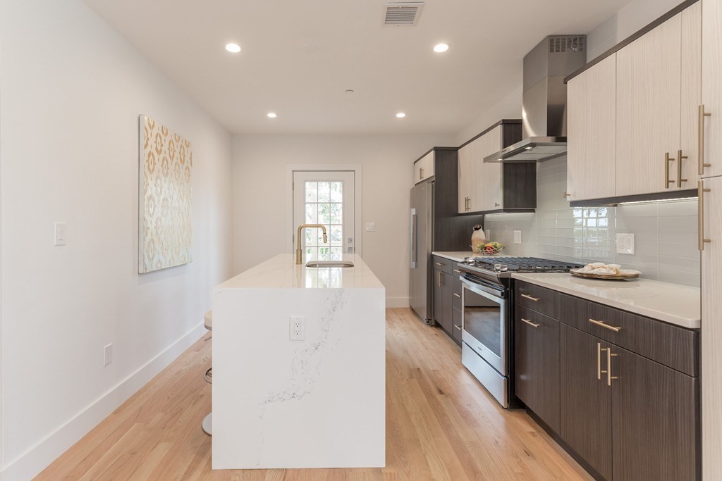 2 bed, 2 bath apartment for rent at 112 King Unit 1, Dorchester — photo 3 of 29