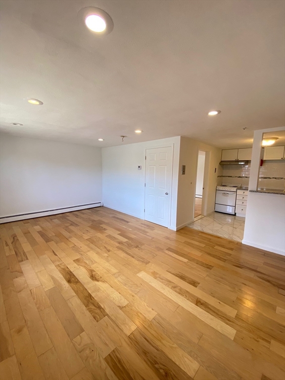1 bed, 1 bath apartment for rent at 112 Mount Auburn Unit 1, Watertown — photo 3 of 6