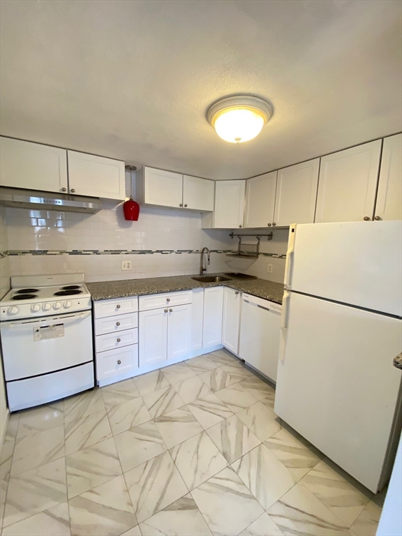 1 bed, 1 bath apartment for rent at 112 Mount Auburn Unit 1, Watertown — photo 1 of 6