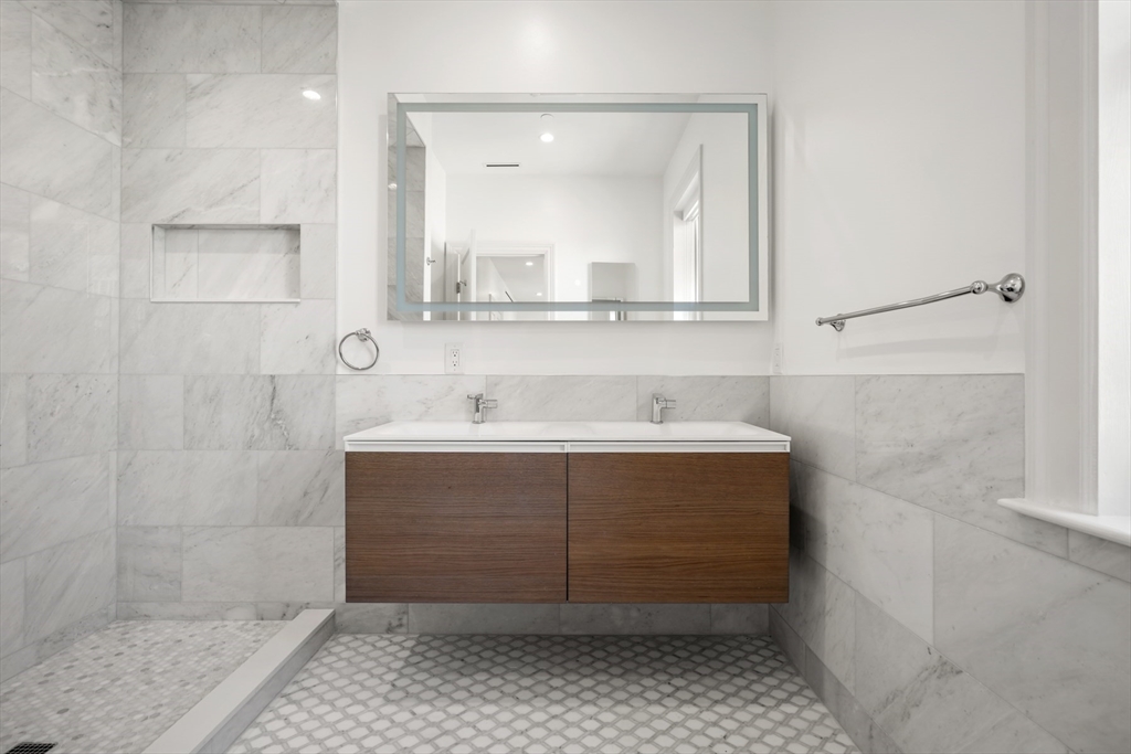 2 bed, 2 bath apartment for rent at 112 Myrtle Unit PH 1, Beacon Hill — photo 14 of 28