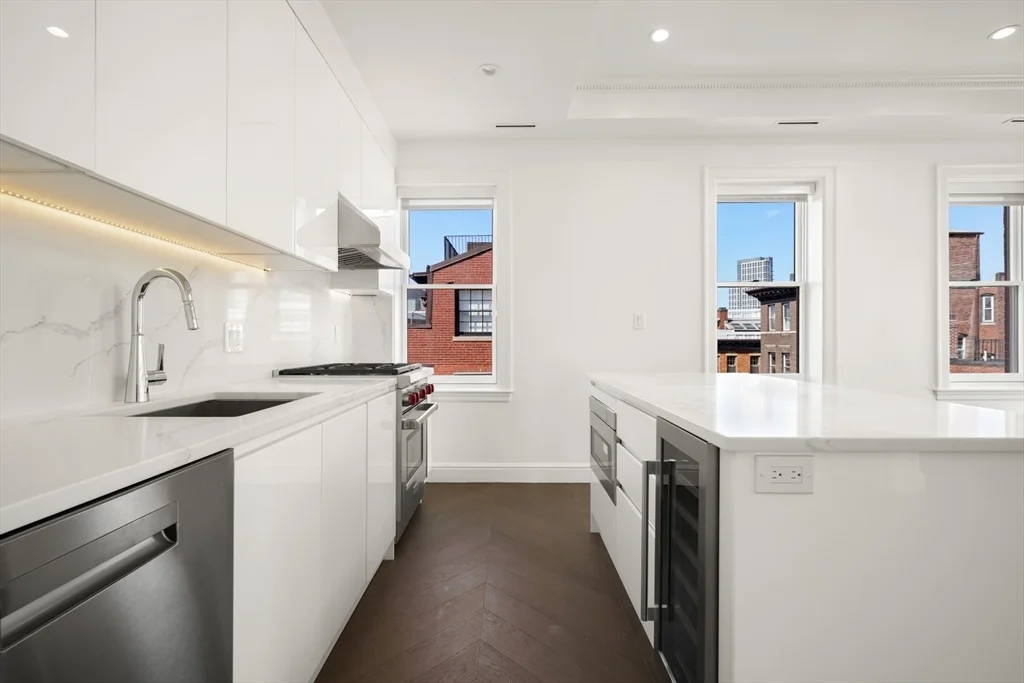 2 bed, 2 bath apartment for rent at 112 Myrtle Unit PH1, Beacon Hill — photo 6 of 33