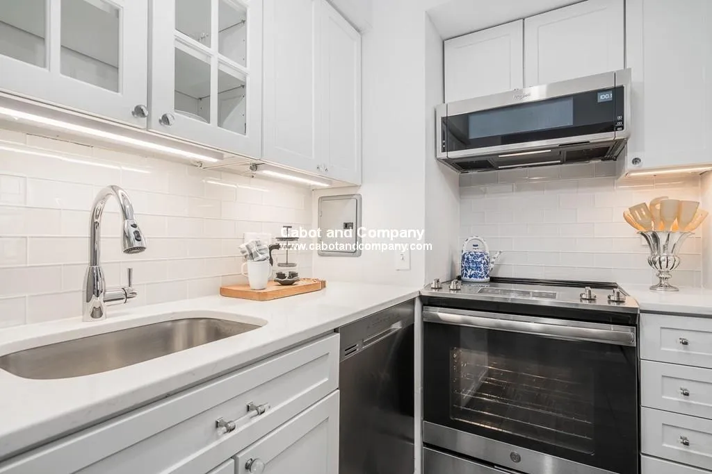 2 bed, 1 bath apartment for rent at 112 Pinckney St Unit 12, Beacon Hill — photo 6 of 17