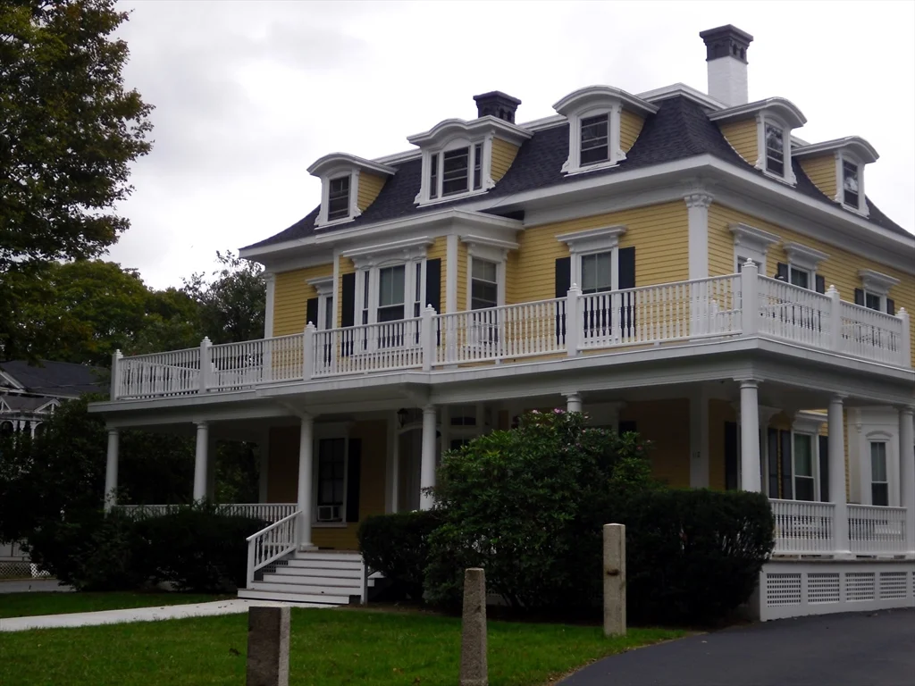 2 bed, 1 bath apartment for rent at 112 S Main St Unit 2, Middleboro