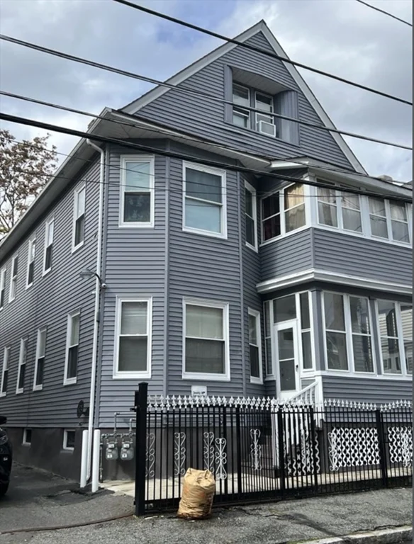 2 bed, 1 bath apartment for rent at 112 Saratoga St Unit 1, North Lawrence — photo 1 of 10