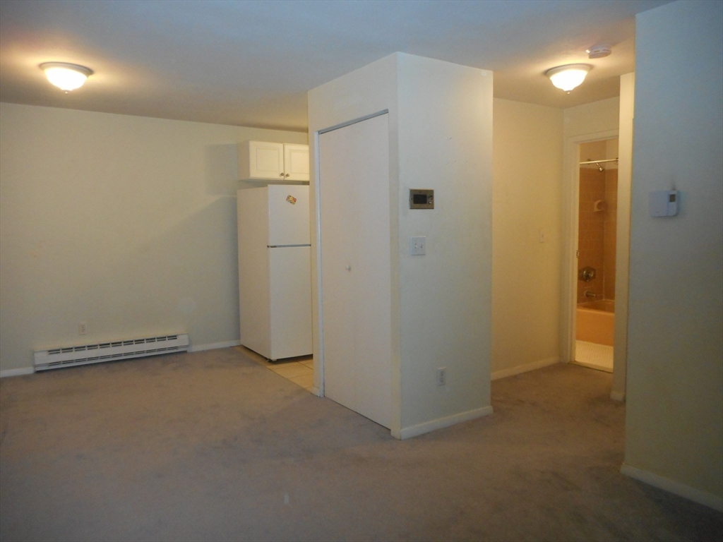 1 bed, 1 bath apartment for rent at 112 Sycamore St Unit 11, Winter Hill — photo 5 of 10
