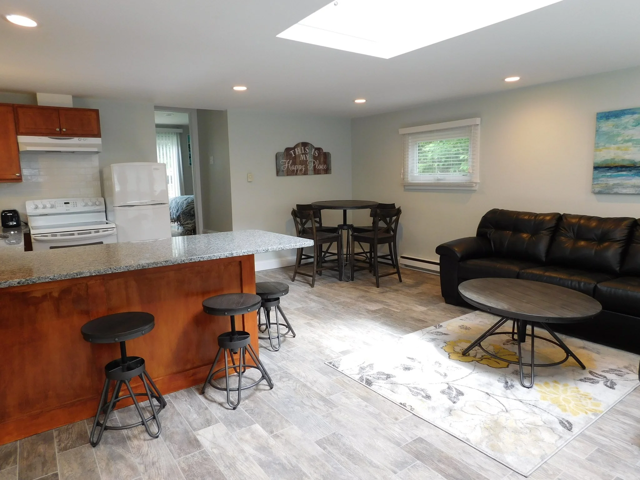 1 bed, 1 bath apartment for rent at 112 Thatcher Rd Unit 0, Gloucester — photo 3 of 6